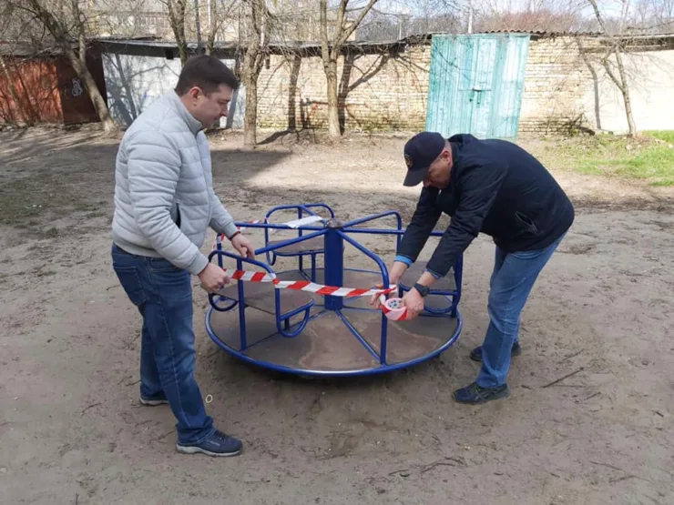 Дитячі майданчики карантин1