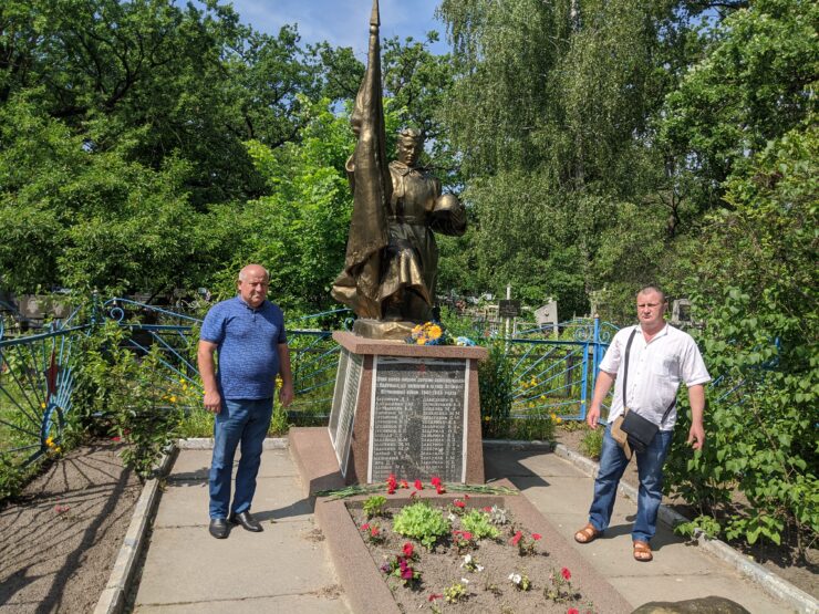 памятник загиблому солдату