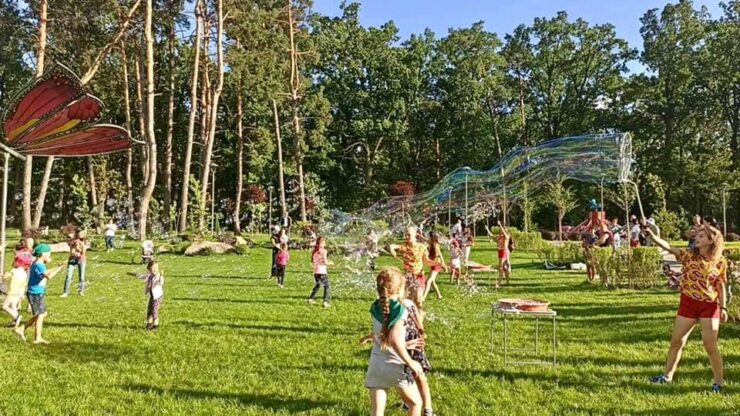 Для дітей Бучанської ОТГ пройшла розважальна програма "Барви літа"