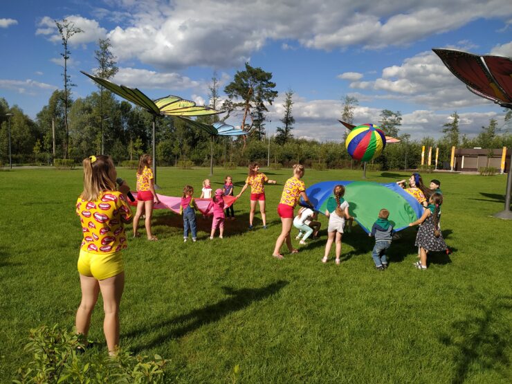 Для дітей Бучанської ОТГ пройшла розважальна програма "Барви літа"
