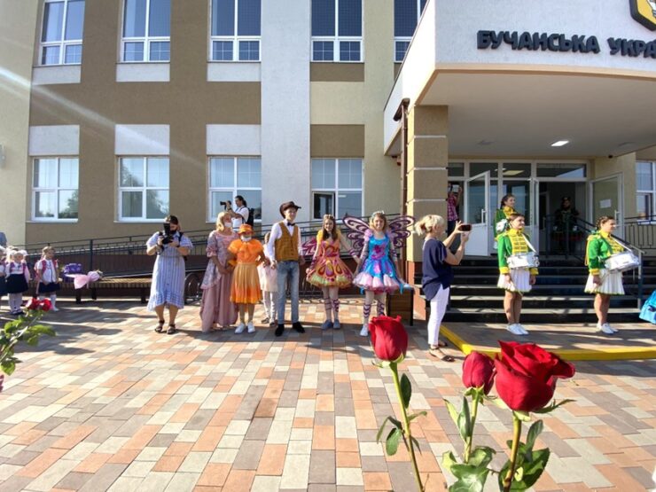Бучанська українська гімназія зустріла своїх першачків