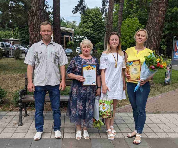 Срібні та золоті медалі отримали випускники (ФОТО)