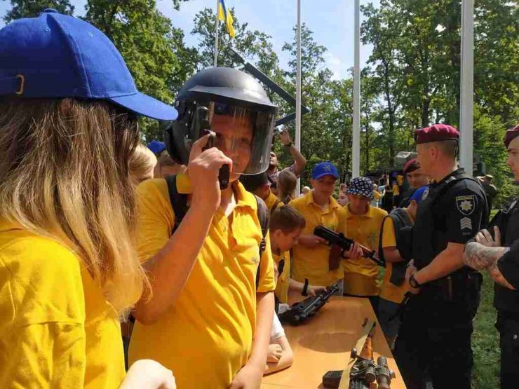 Знайомство із професією поліцейського, розваги і смачна каша (ФОТО)