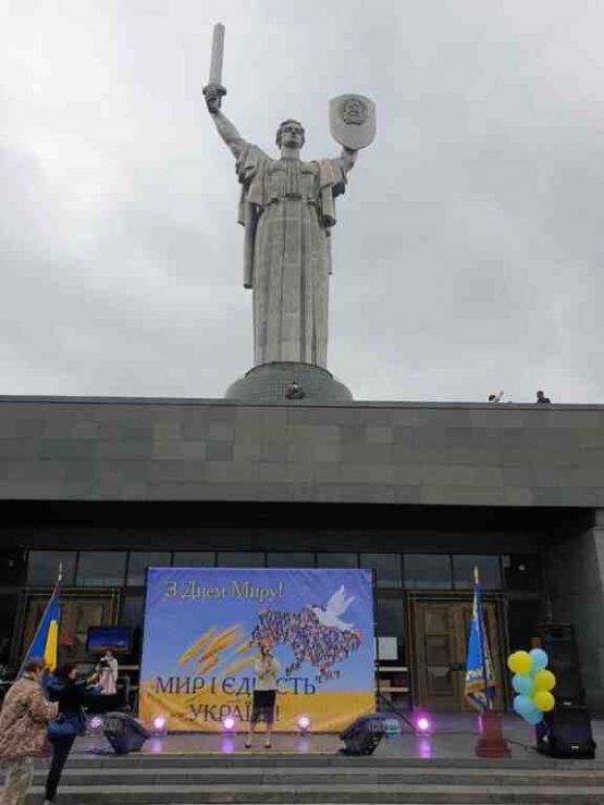 Валерія Білоус вітала піснею з Днем миру