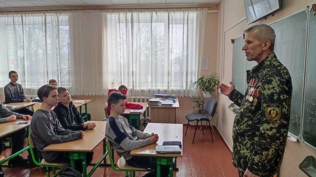 У школі Луб'янки пройшов Урок мужності присвячений воїнам - інтернаціоналістам