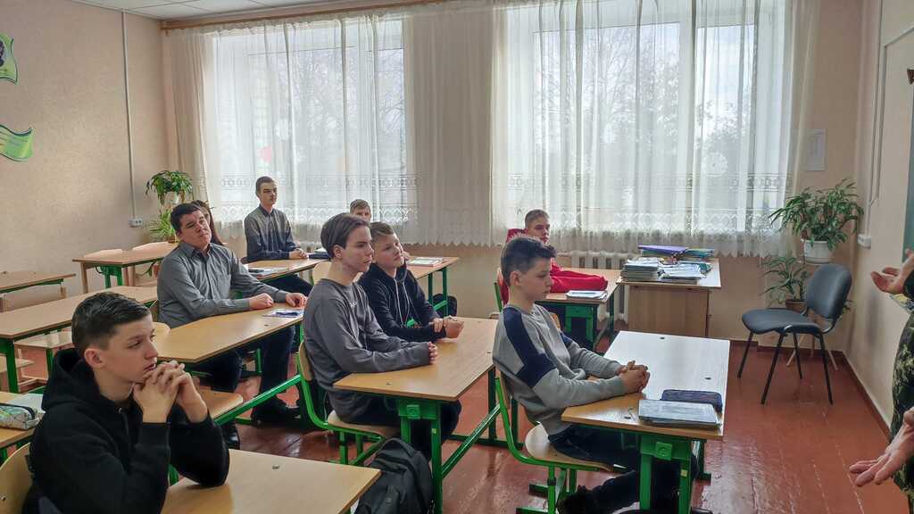 У школі Луб'янки пройшов Урок мужності присвячений воїнам - інтернаціоналістам