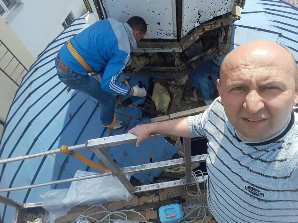 Понівечена обстрілами школа № 5 – друга домівка для Михайла Наконечного (ФОТО)