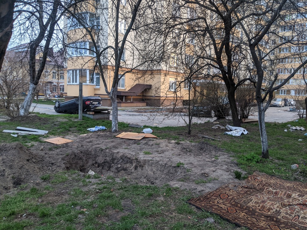 Історії війни у Бучі: Ігор ніс продукти… Його закатували і вбили (ФОТО)