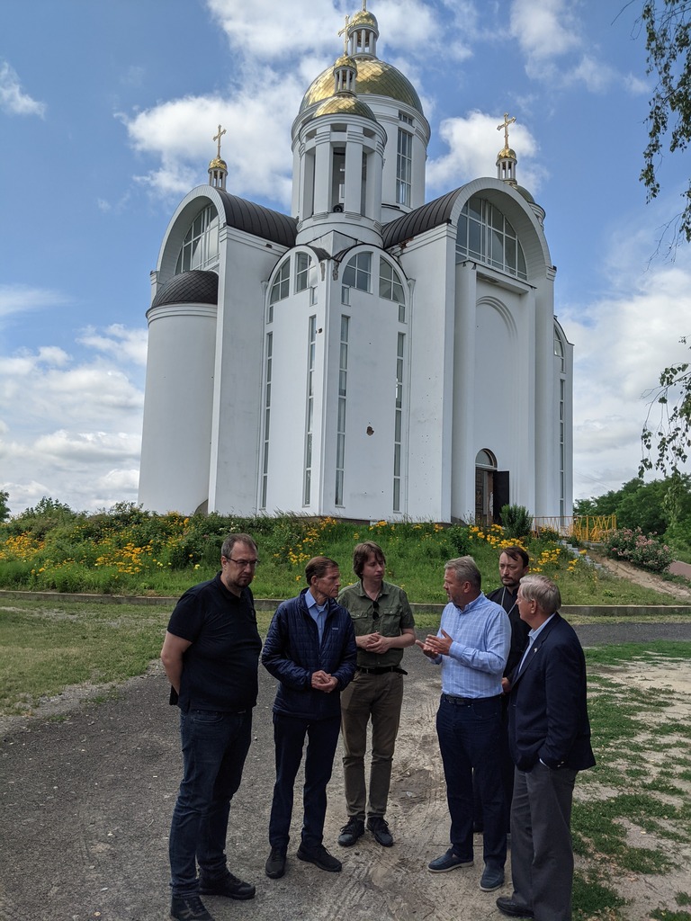 Сенатори США у Бучі: робимо все можливе для підтримки України (ФОТО)