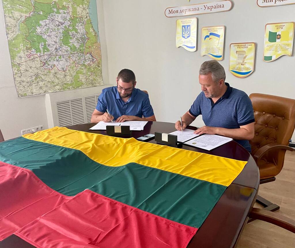 Підписана угода між організацією волонтерів Литви і Бучею (ФОТО)