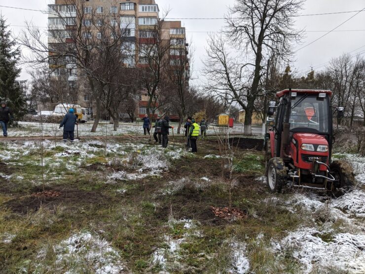 Бузковий гай висадили у Бучі на Склозаводі (ФОТО)