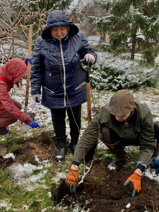 Бузковий гай висадили у Бучі на Склозаводі (ФОТО)