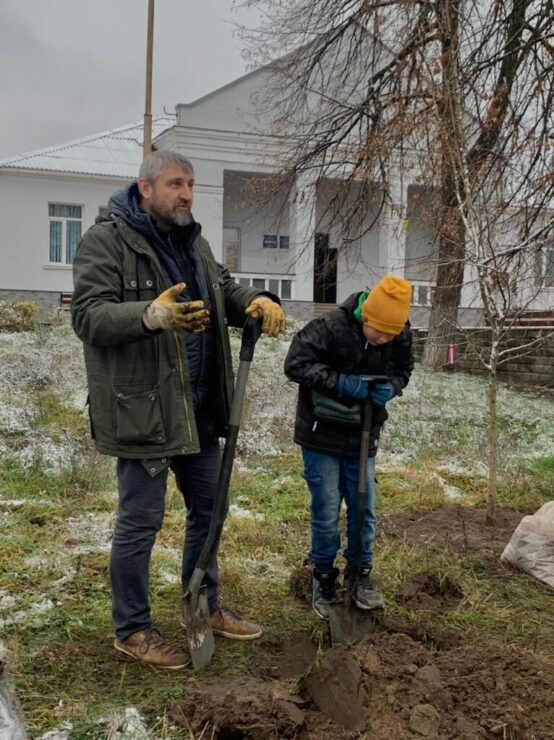 Бузковий гай висадили у Бучі на Склозаводі (ФОТО)