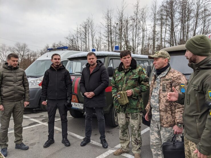 У Бучі Київоблрада передала «швидкі» ЗСУ (ФОТО)