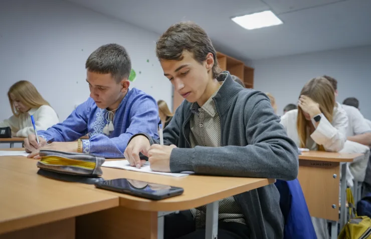 Радіодиктант 2024: як писали в Бучі зі усією країною