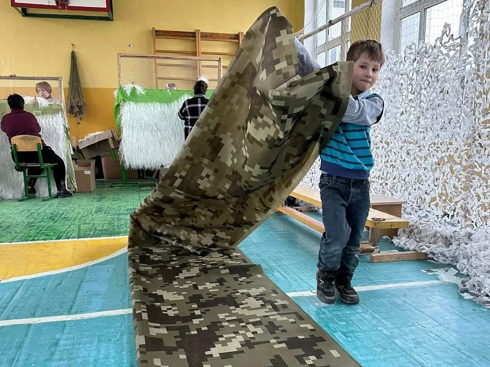 Війна стосується кожного: «Бучанські павучки» продовжують плести задля перемоги