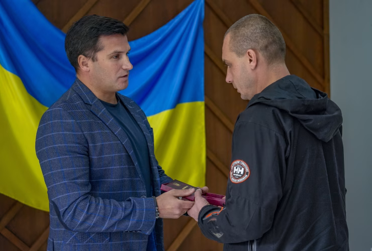 Шану Захисникам і Захисницям України. У Бучі відзначили військовослужбовців