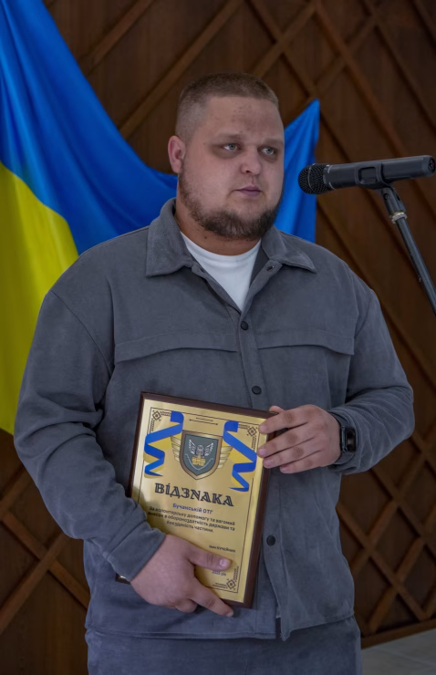Шану Захисникам і Захисницям України. У Бучі відзначили військовослужбовців