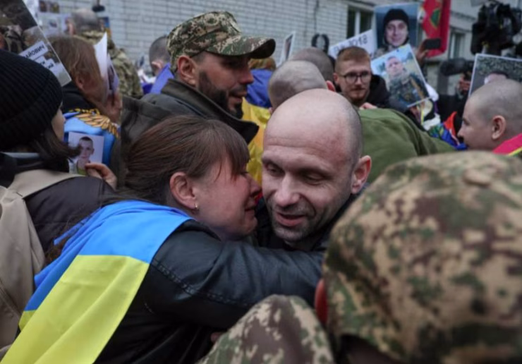 «Я ще не встиг усього, що хотів»: бучанець повернувся додому після російського полону