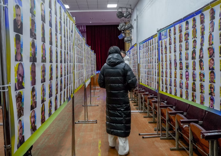 Жодне ім’я не забуте: У Бучі відкрили фотовиставку «Я повернусь, тільки чекай!»