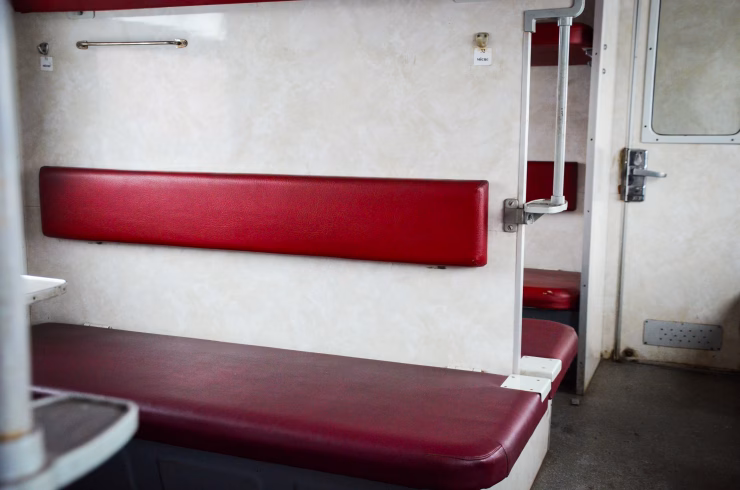 Вагон Незламності у Бучі: теплий простір для людей під час відключень світла