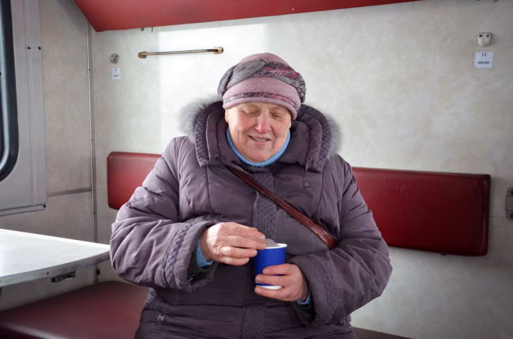 Вагон Незламності у Бучі: теплий простір для людей під час відключень світла