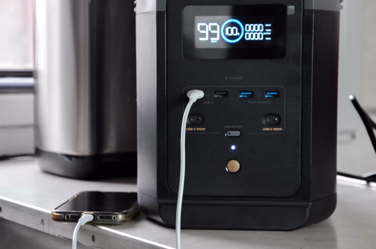 Вагон Незламності у Бучі: теплий простір для людей під час відключень світла