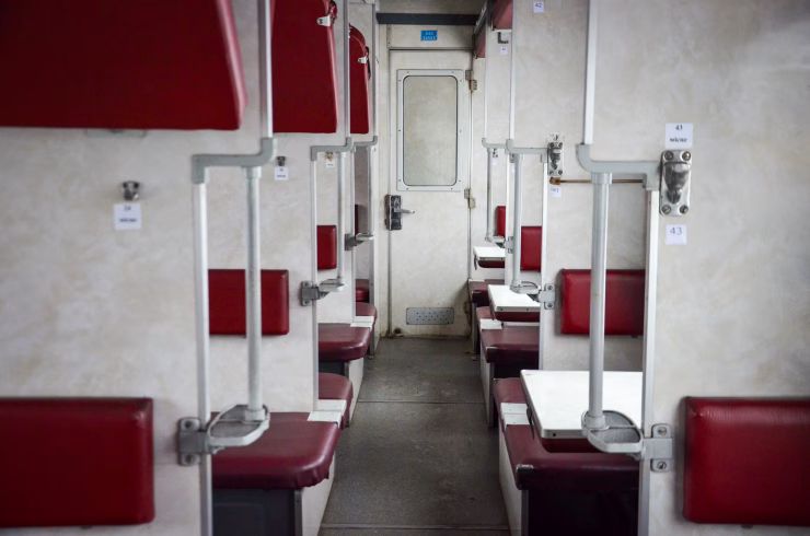 Вагон Незламності у Бучі: теплий простір для людей під час відключень світла