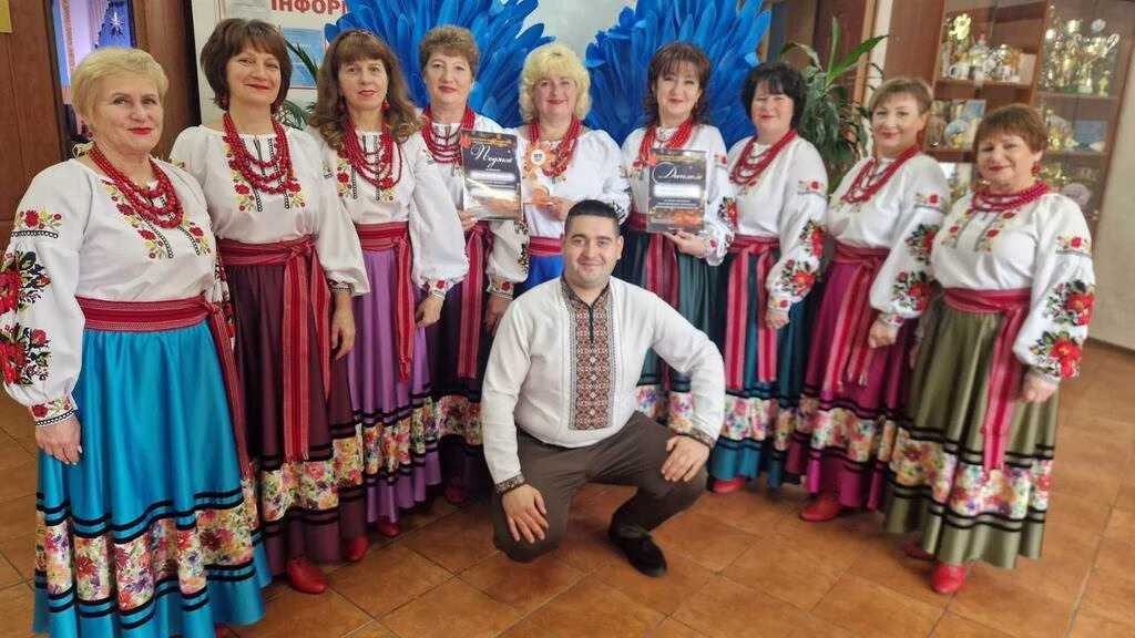 Аматорський ансамбль пісні та танцю Мальви із села Синяк