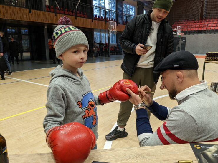 Автограф-сесія: зустріч зі світовими чемпіонами Bellator (ФОТО)